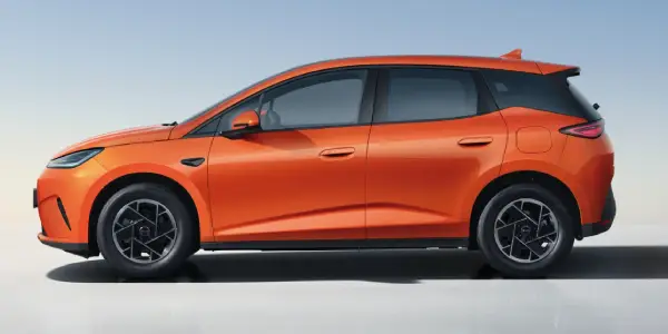 Compact exterior design of the BYD DOLPHIN G DM-i