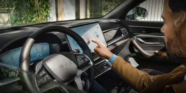 Connected infotainment and driver-assistance technology in the BYD SEAL U DM-i