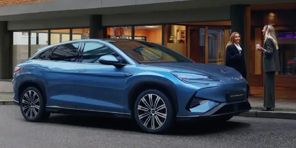 Ocean-inspired exterior styling of the BYD SEALION 7