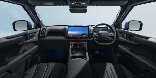 Five-seat double-cab layout of the BYD SHARK DMO